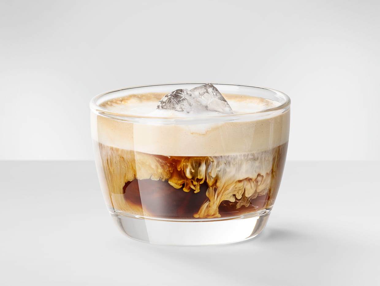 Iced Flat White JURA Coffee Machines Specialities Latte Macchiato